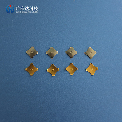 十字形镀金锅仔片